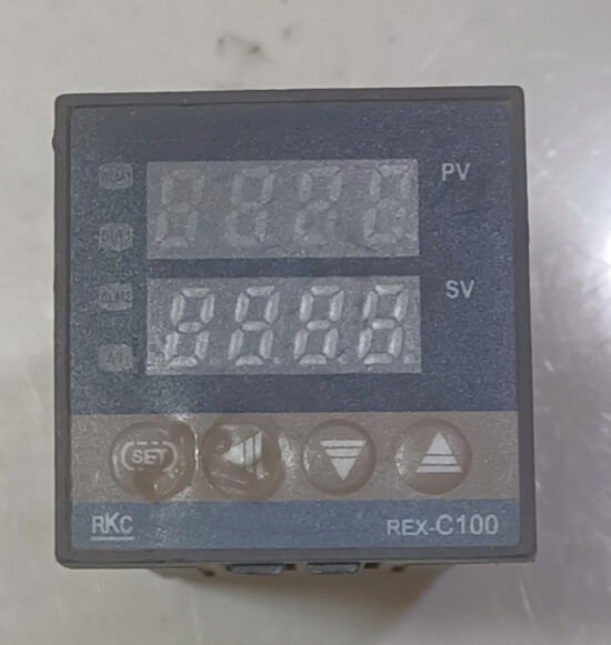 RKC REX-C100FK02 220V/AC Temperature Controller AS483 - Image 2