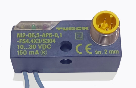 TURCK NI2-Q6.5-AP6-0.1-FS4.4X3/S304 10-30V/DC PNP 4-wires Inductive Proximity Sensor S147 - Image 4